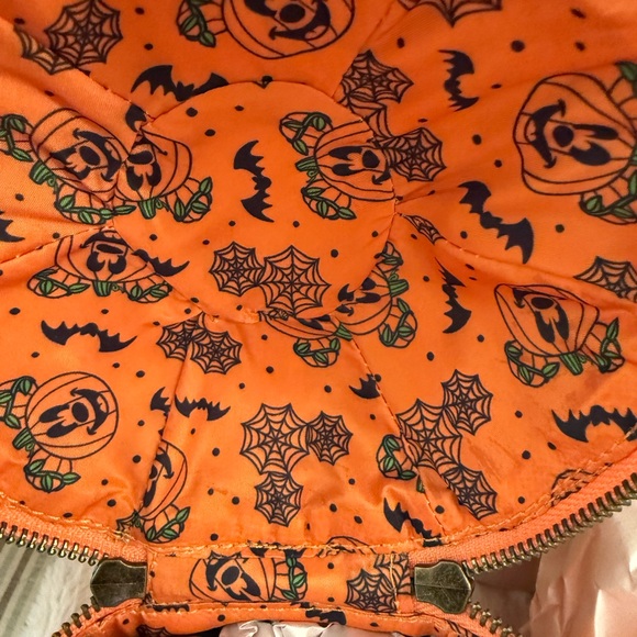 Loungefly Disney Mickey Mouse
Mick-O-Lantern Halloween
Crossbody NWT - Picture 6 of 10